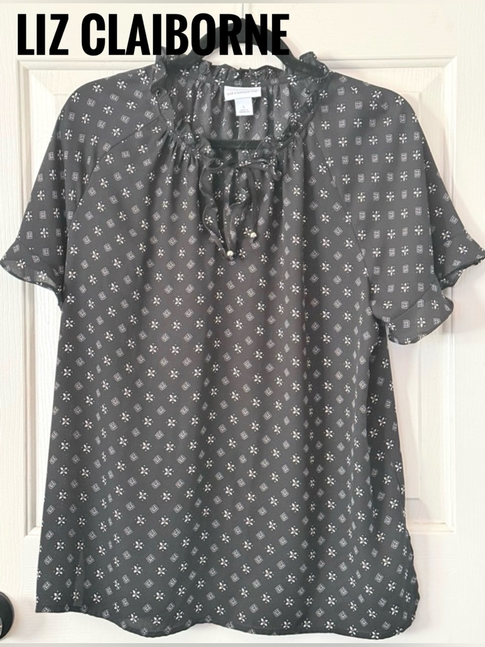 * Liz Claiborne Black Floral Print Short Sleeve Top